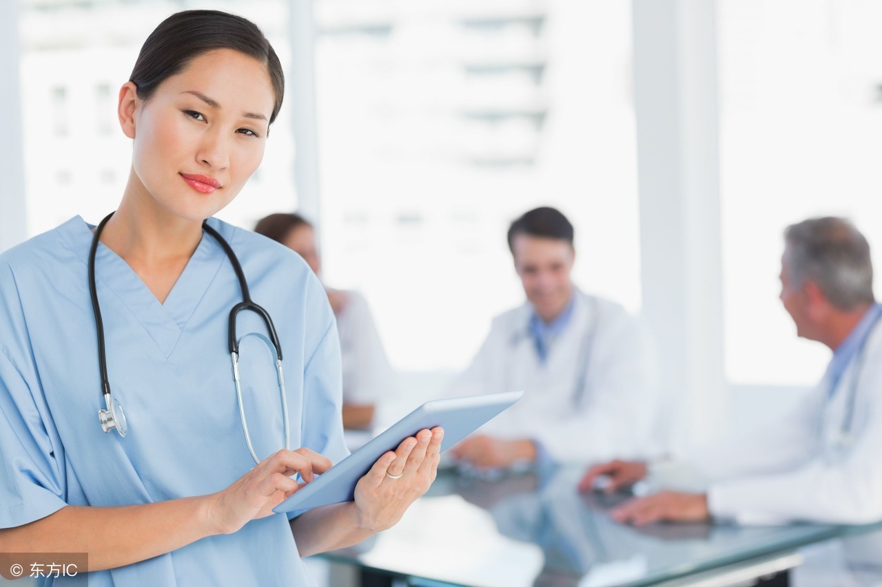 年龄过小而有*行为性**，患尖锐湿疣的概率大，应怎么治疗？