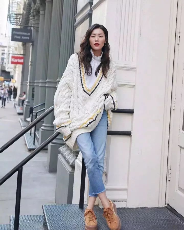 毛衣衬衫最爆表穿搭方法,男生圆领毛衣穿搭衬衫