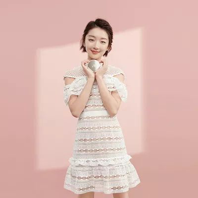 周冬雨蜡像上海杜莎巡展,周冬雨蜡像衣服