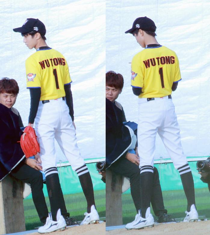 王俊凯近期神图,看看王俊凯在眼镜下的神仙颜值