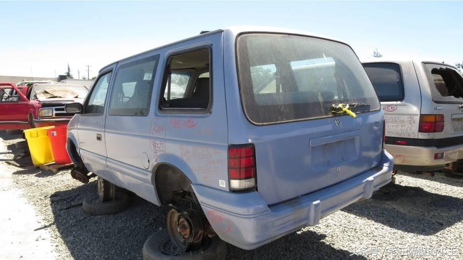 第二代道奇Caravan,道奇七座老款车叫什么