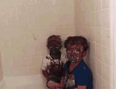 欠揍的熊孩子被爸妈暴打,熊孩子欠教养被父母一顿暴打