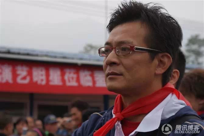 穿越地震带之什邡日记：地震周年谭咏麟黄日华众明星到蓥华小学