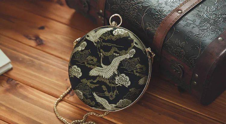 穿红色旗袍配什么包包最合适,自己制作旗袍搭配的包包