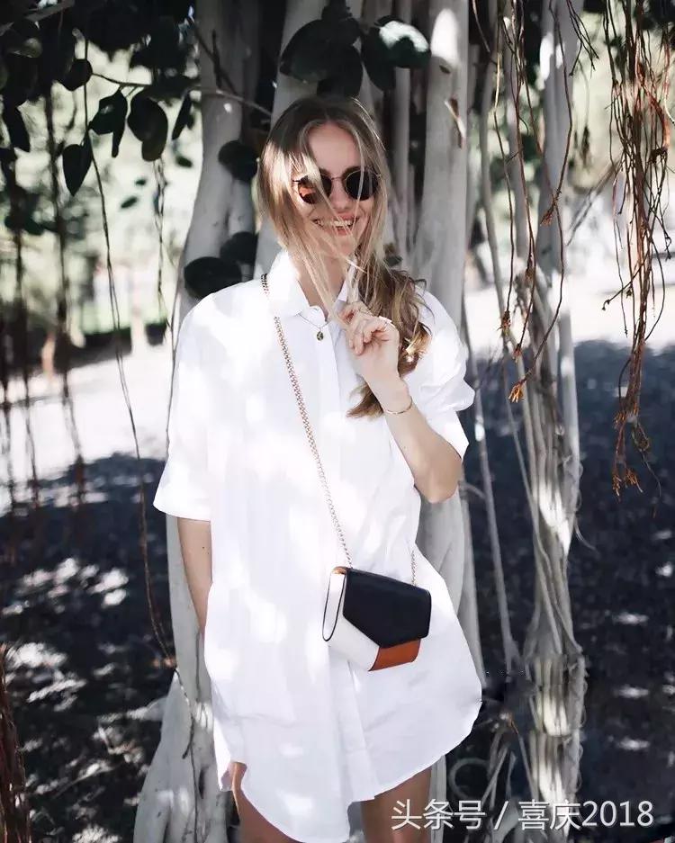 玫红色包包配什么颜色衣服好看,雾霾蓝包包配什么颜色衣服好看