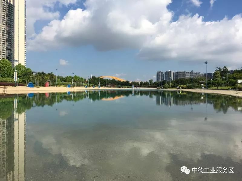 新城露天泳场开放时间,海滨泳场水上游玩
