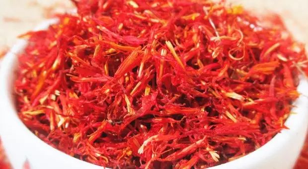 热水泡脚加点它3天逼出体内湿气,泡脚时加点它三天逼出体内湿气