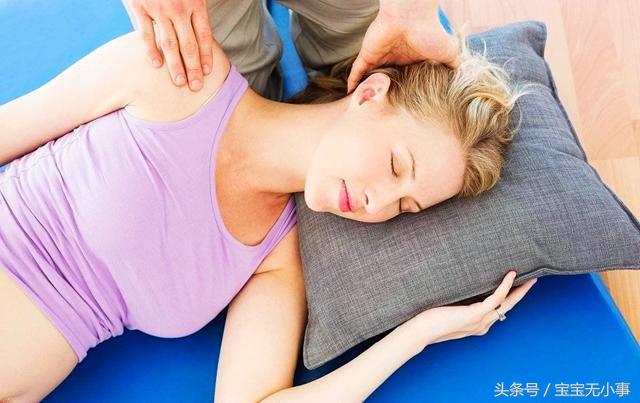 为何胎儿喜欢在晚上“踢”妈妈?可能是孕妇没做好这件事