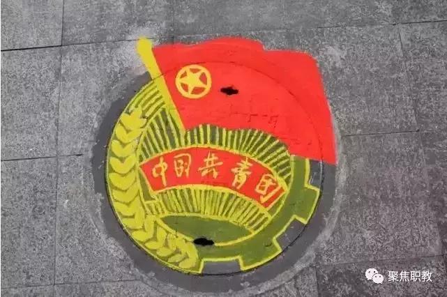 30所职校为井盖“整容”，以画会友，你的学校技术如何？