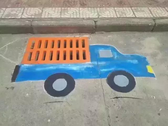 30所职校为井盖“整容”，以画会友，你的学校技术如何？