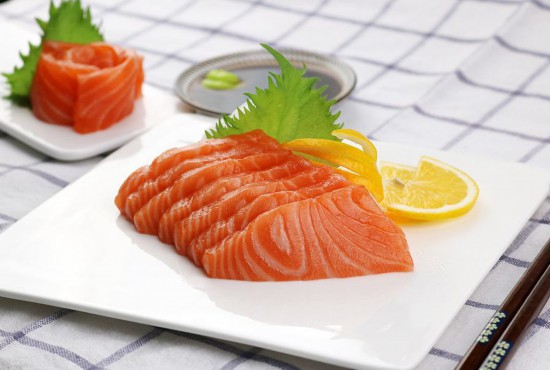 三文鱼一般在哪里养殖最好吃,三文鱼如何达到可生食标准