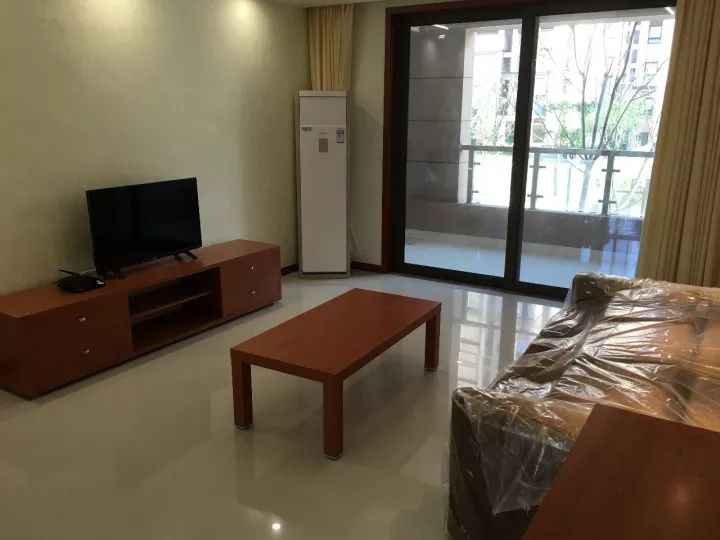 月租不到1500元公寓,没钱却租高端公寓