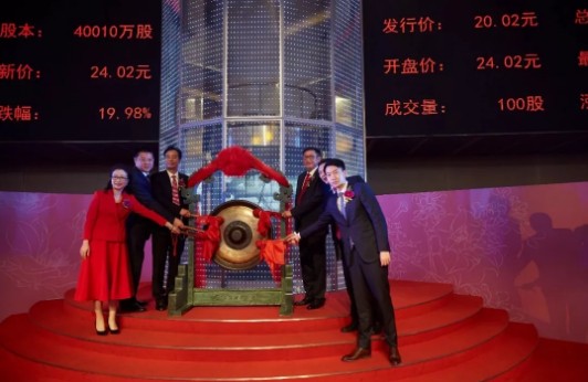 这个机器人品牌请来钟汉良做代言，如今上市，父子档身价达78亿