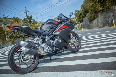 本田cbr250rr四缸水冷跑车,本田cbr250rr是街跑吗