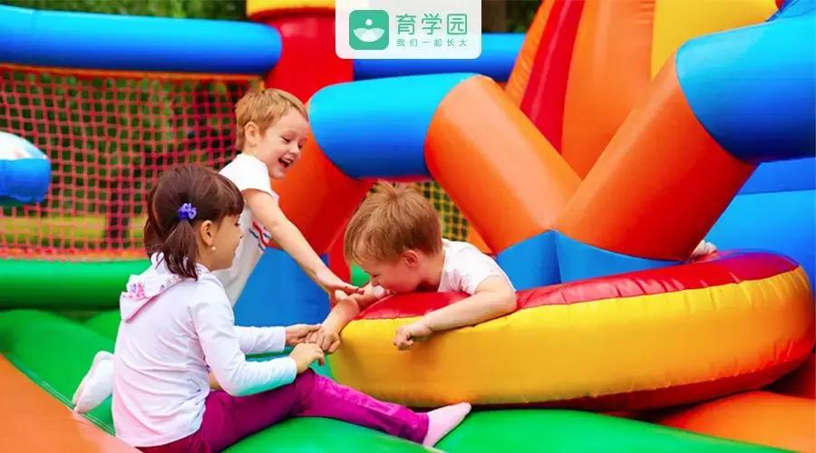 蹦床转盘小孩能玩吗,大型滑滑梯小宝宝能玩吗