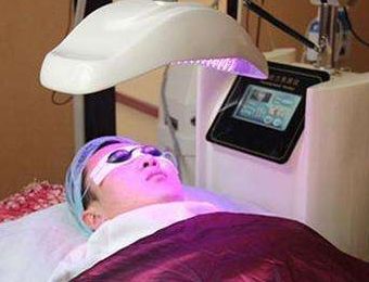 红蓝光祛痘可以去痘坑吗,红蓝光祛痘的最好方法