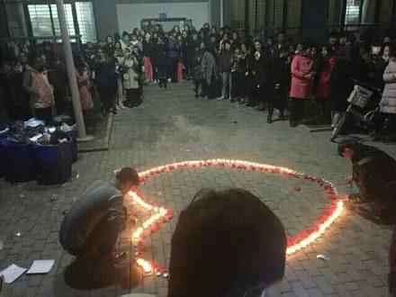 企鹅娘吐槽:你认为大叔和萝莉之间存在纯洁的爱情吗?