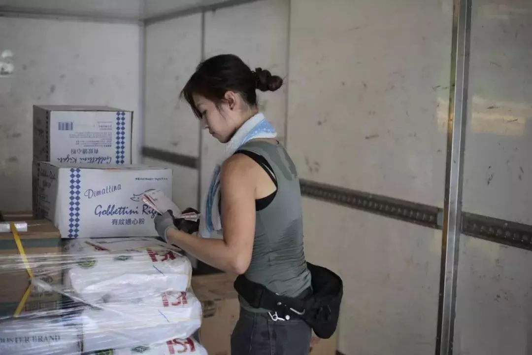 香港最美搬运工明星,香港版最美搬运工