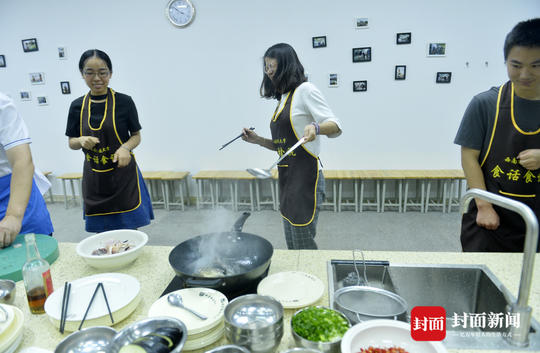 这是真事!涮着火锅、吃着红烧肉就能把大学学分修了