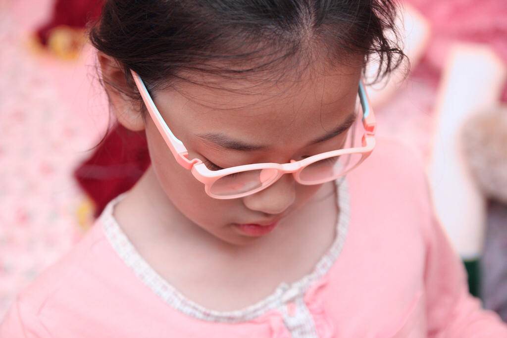 小孩防蓝光眼镜真的能保护眼睛,孩子戴的防蓝光眼镜什么样的好