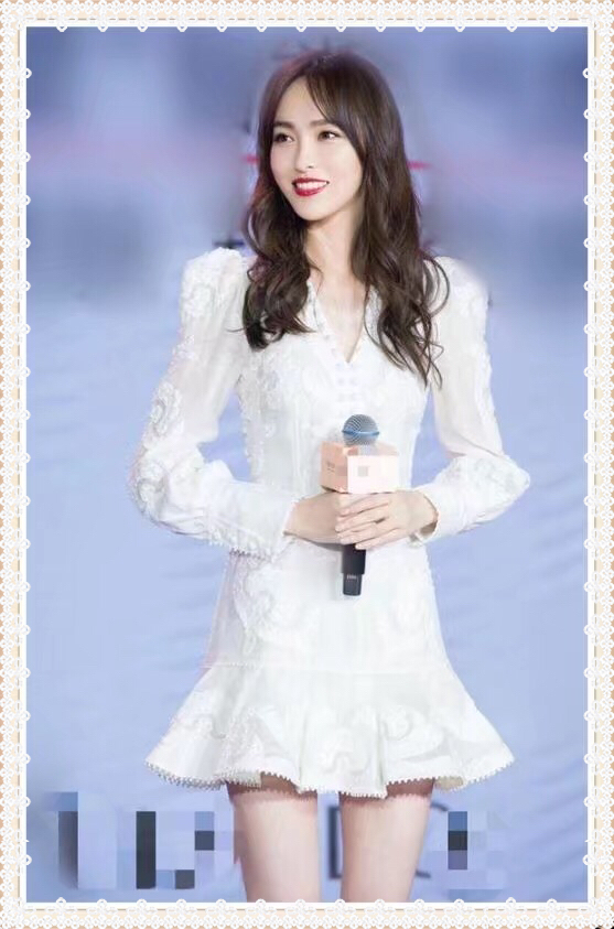 172唐嫣和173关晓彤同穿超短裙秀美腿,网友:真嫩,想摸