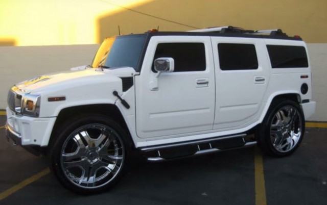 詹姆斯的天价合同,詹姆斯最近比赛开什么车