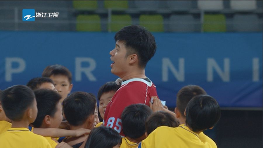 奔跑足球菲戈,世界足球先生菲戈和范志毅