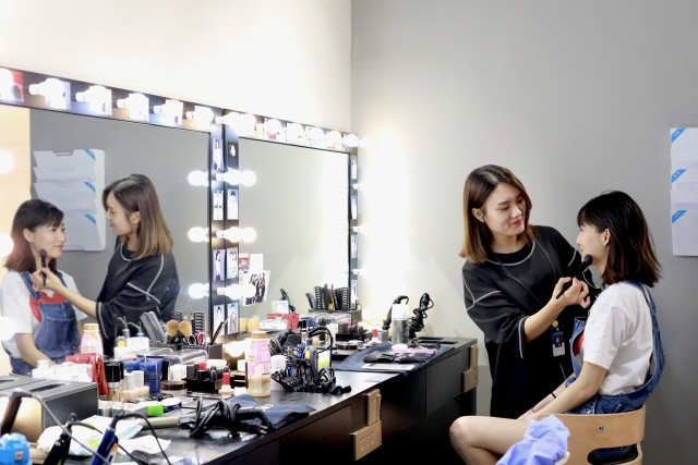 蹦蹦跳跳重回童年,蹦蹦跳跳回到童年