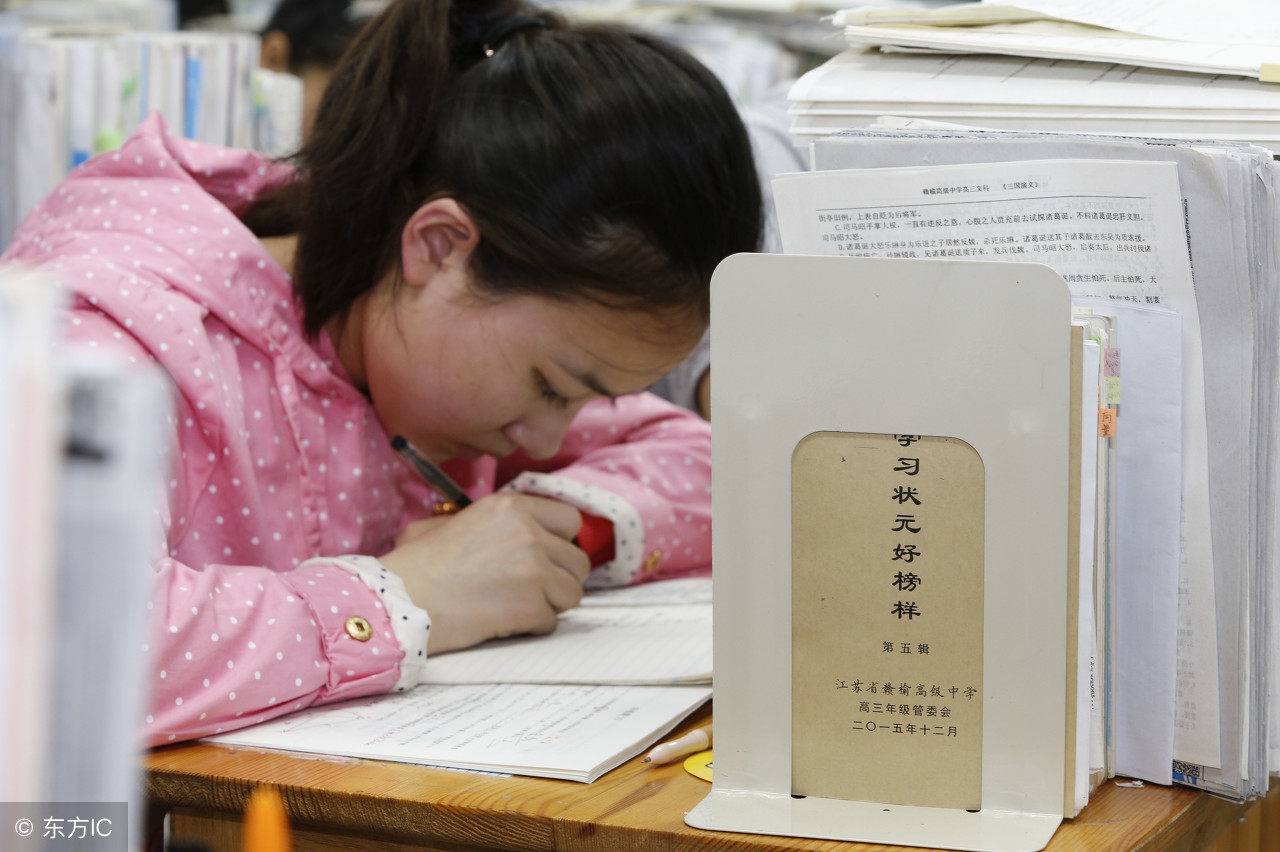 一年级上人教版古诗日积月累考点,五上语文古诗词日积月累训练