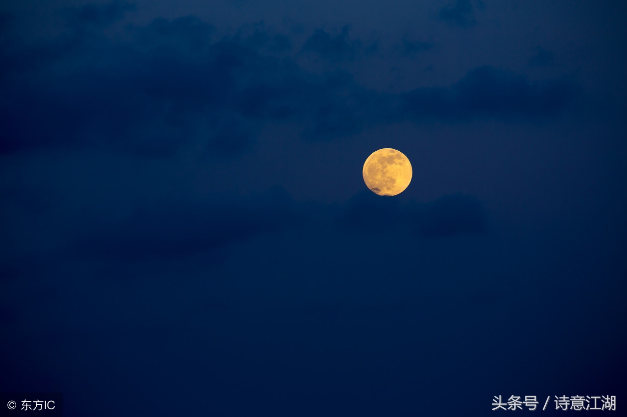 关于月亮的诗句和情感,跟月亮有关的诗句及表达的情感