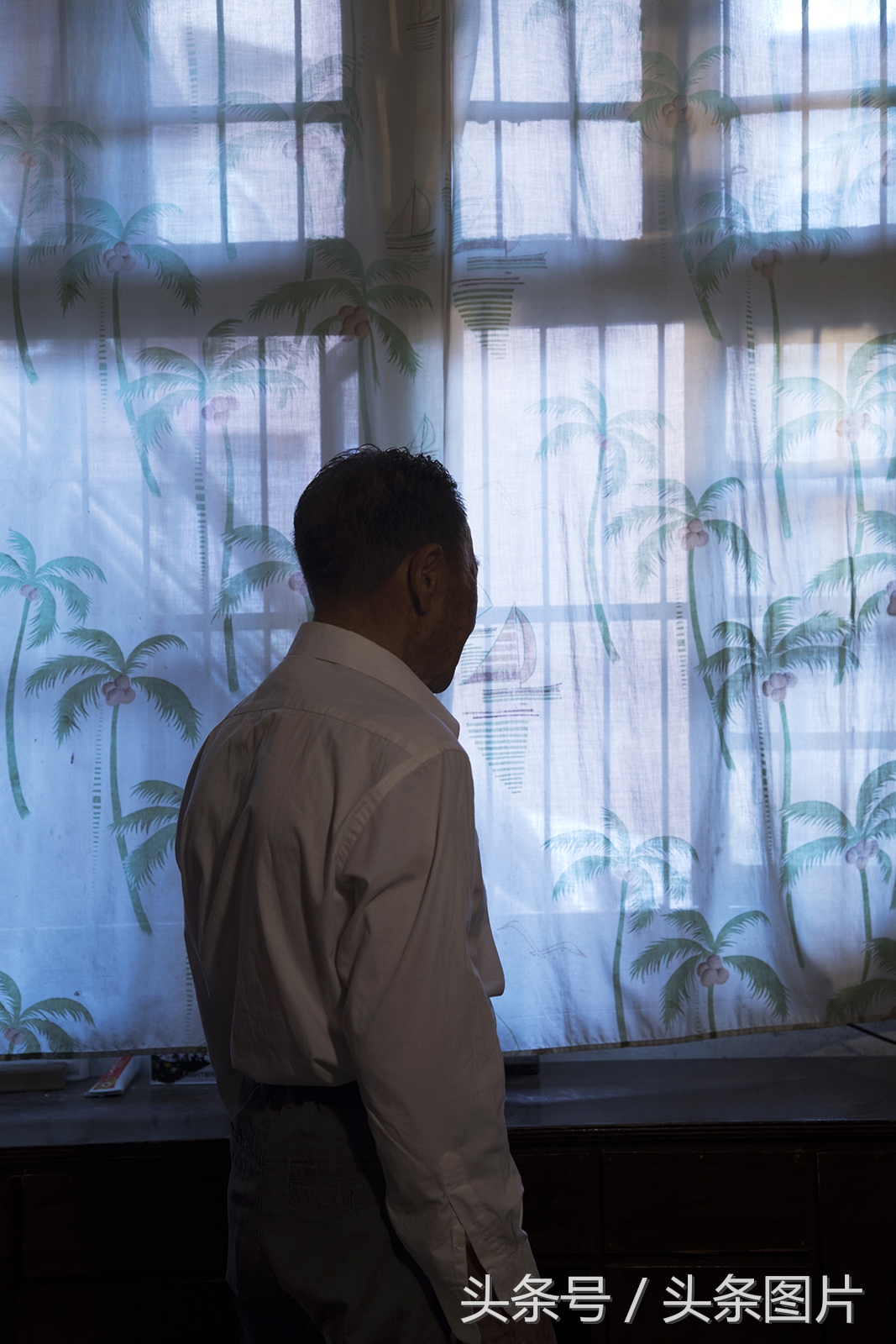 归来的*亡流**:留学法国的温州姑娘拍下了她寻不回的故乡