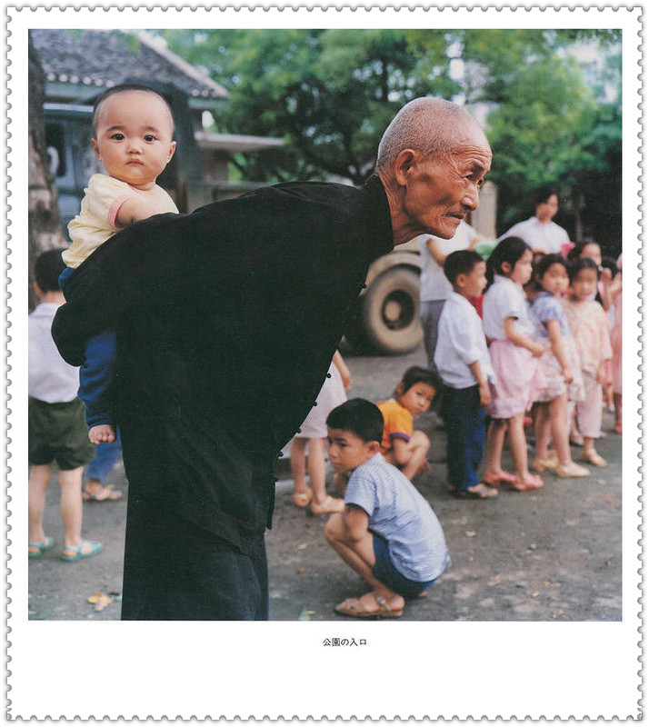 40张老照片带你走进60年代的上海,80年代老照片日本摄影师