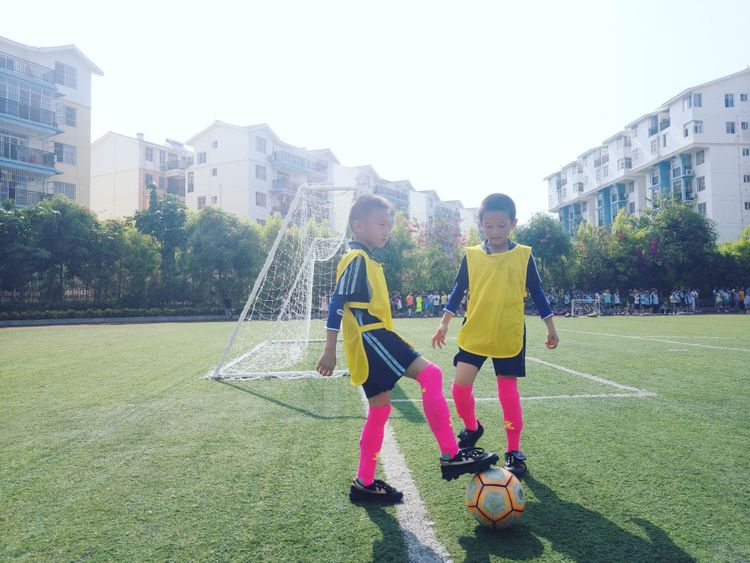 足球比赛活动主题校园足球,绿茵点亮梦想足球