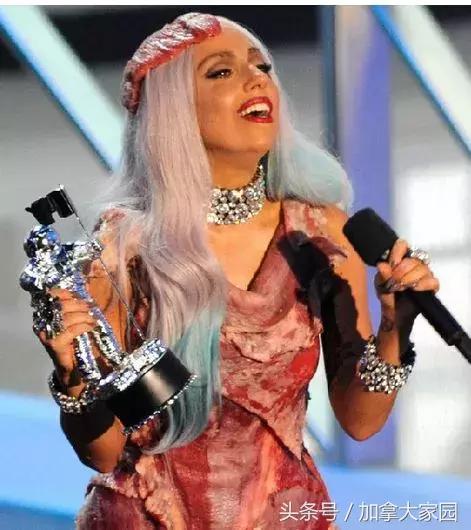 火了！温哥华餐厅用牛肉给芭比娃娃做裙子，这火锅你敢吃吗？