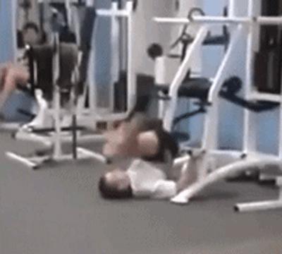 无器材初学者健身一周训练表,没有基础的健身教练怎么学