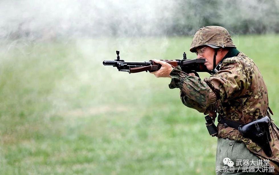 德国fg42伞兵步枪军事博物馆,fg42伞兵枪是连发的还是半自动的