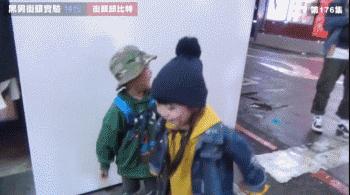 认识5分钟就壁咚亲亲……偶像剧编剧们学习一下这个街头配对节目！