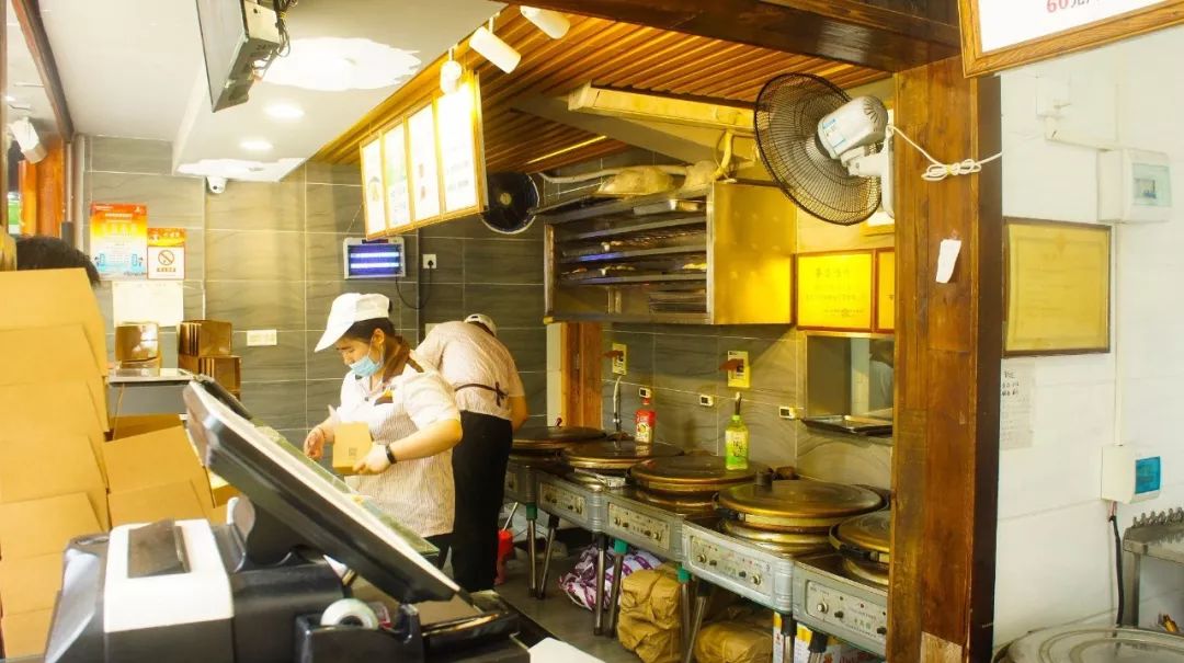 人矮志不矮，这家店只做一流馅饼