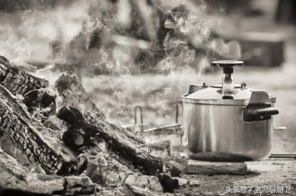 高压锅红色按钮弹起来怎么办,高压锅红色按钮弹起了就是上气么