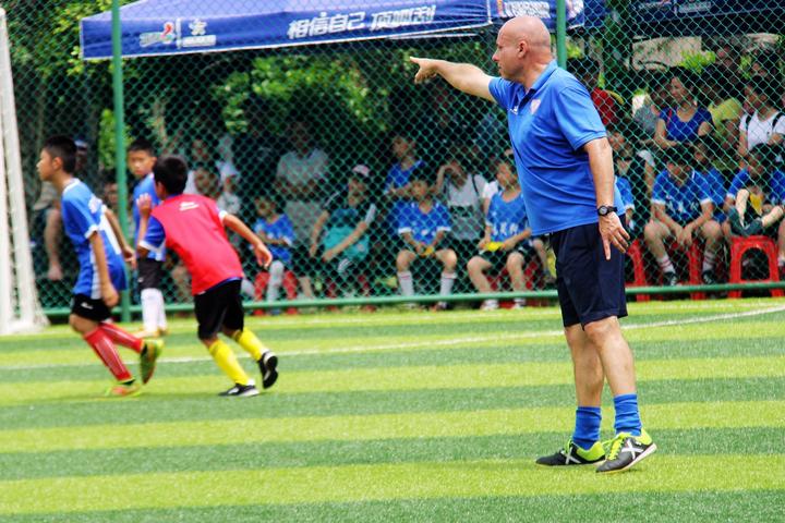 c罗年轻时教青训,c罗青训