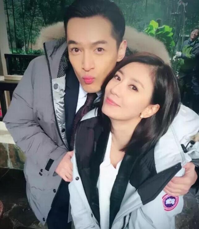 舔屏*党**注意!胡歌吴亦凡何穗爱穿的加拿大鹅要来天猫了!