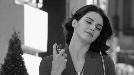 这个夏天，买什么香水才配得上掏空钱包置办的小美裙