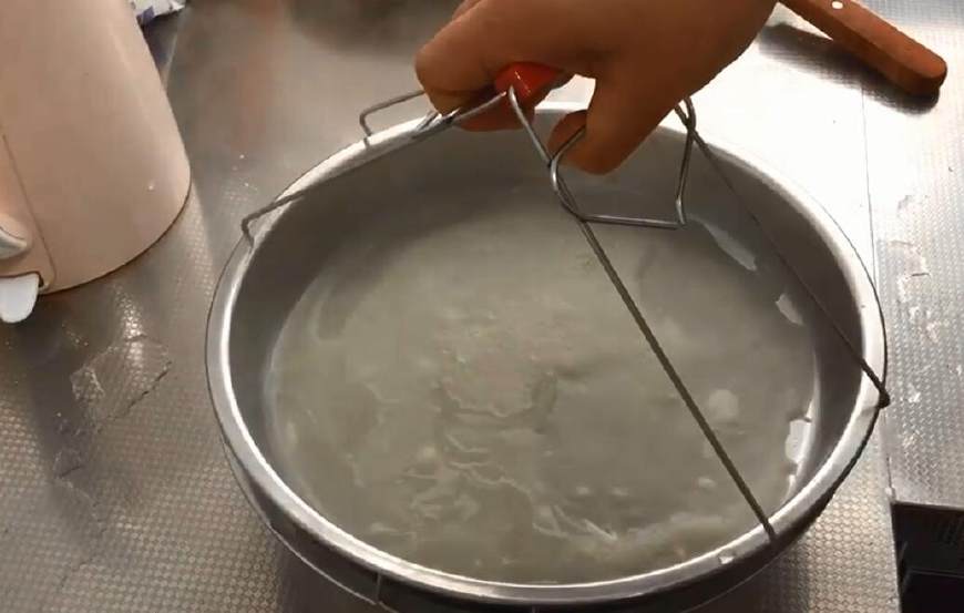 凉皮制作揭秘,凉皮的制作方法不易断裂