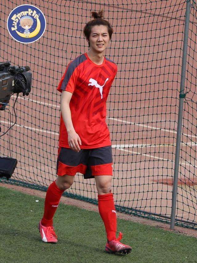 邓超和鹿晗打起来哪个最厉害,邓超踢球鹿晗