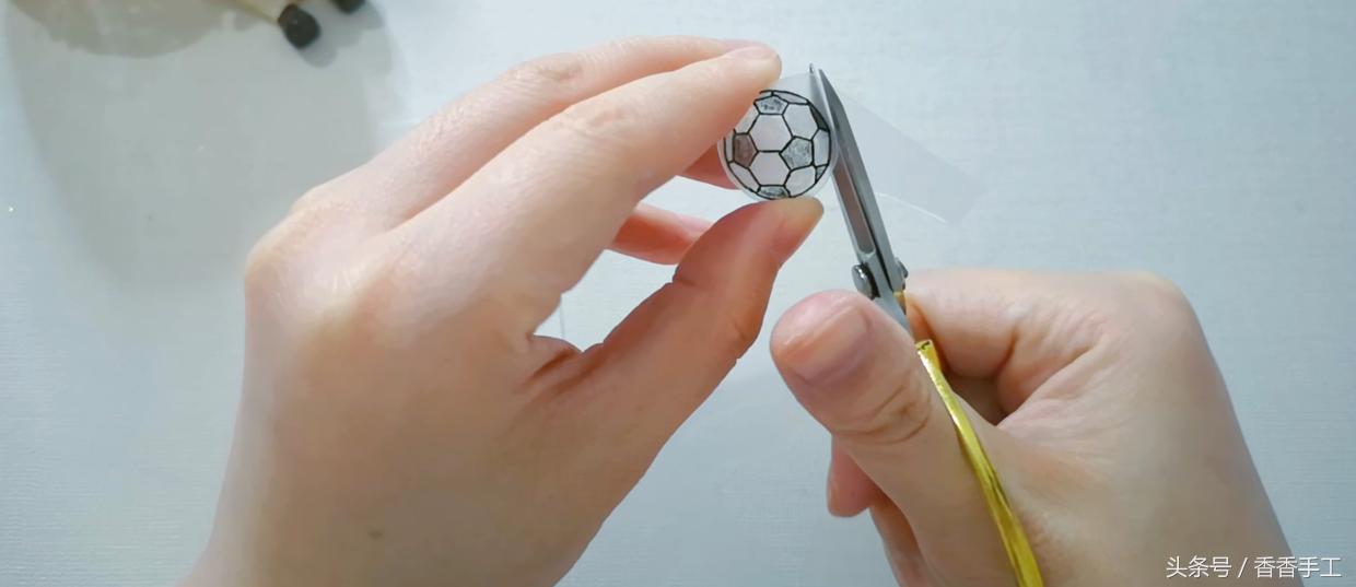 世界杯开始了准备什么,世界杯足球纪念物