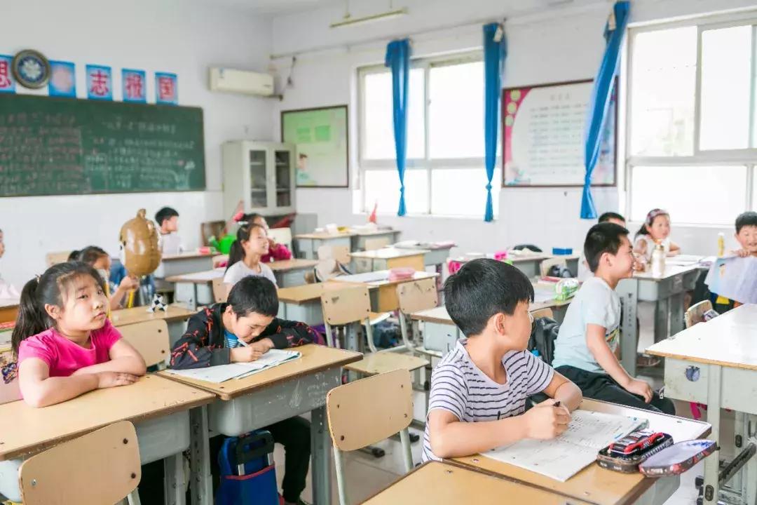 “我都看不清楚黑板了”！关注郑州周边乡村幼儿视力，我们在行动