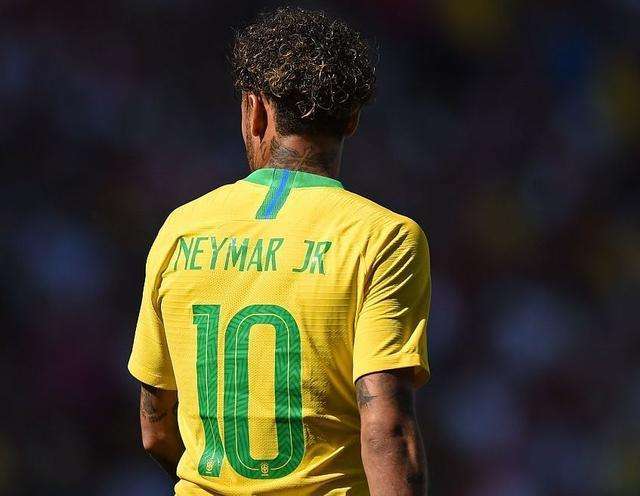 学好足球操作,学内马尔点球的技巧