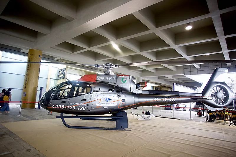 杭州人对未来的好奇心彻底爆发！10多万人在钱塘江边“看到未来”