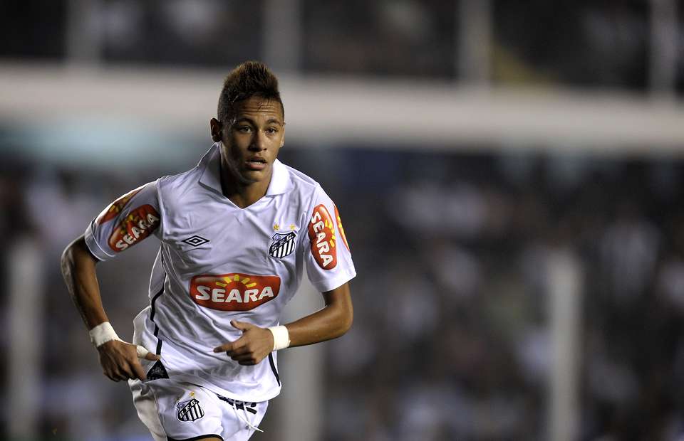 桑托斯内马尔巴甲,18岁妖星上演帽子戏法