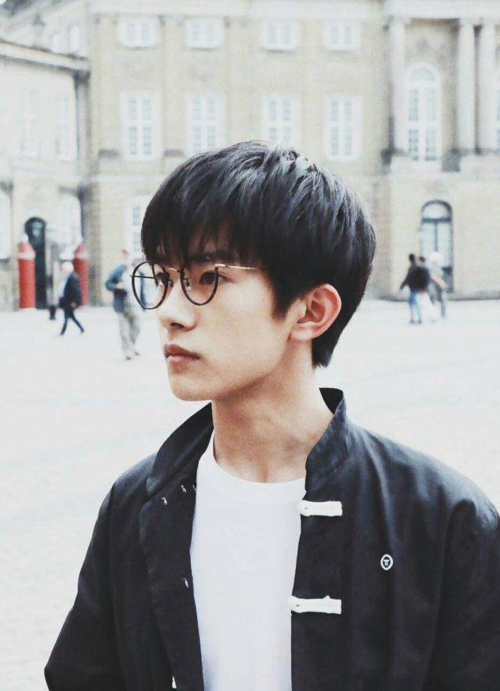 名字好听颜值还高的明星，白敬亭、千玺上榜，杨幂的名字大有来头